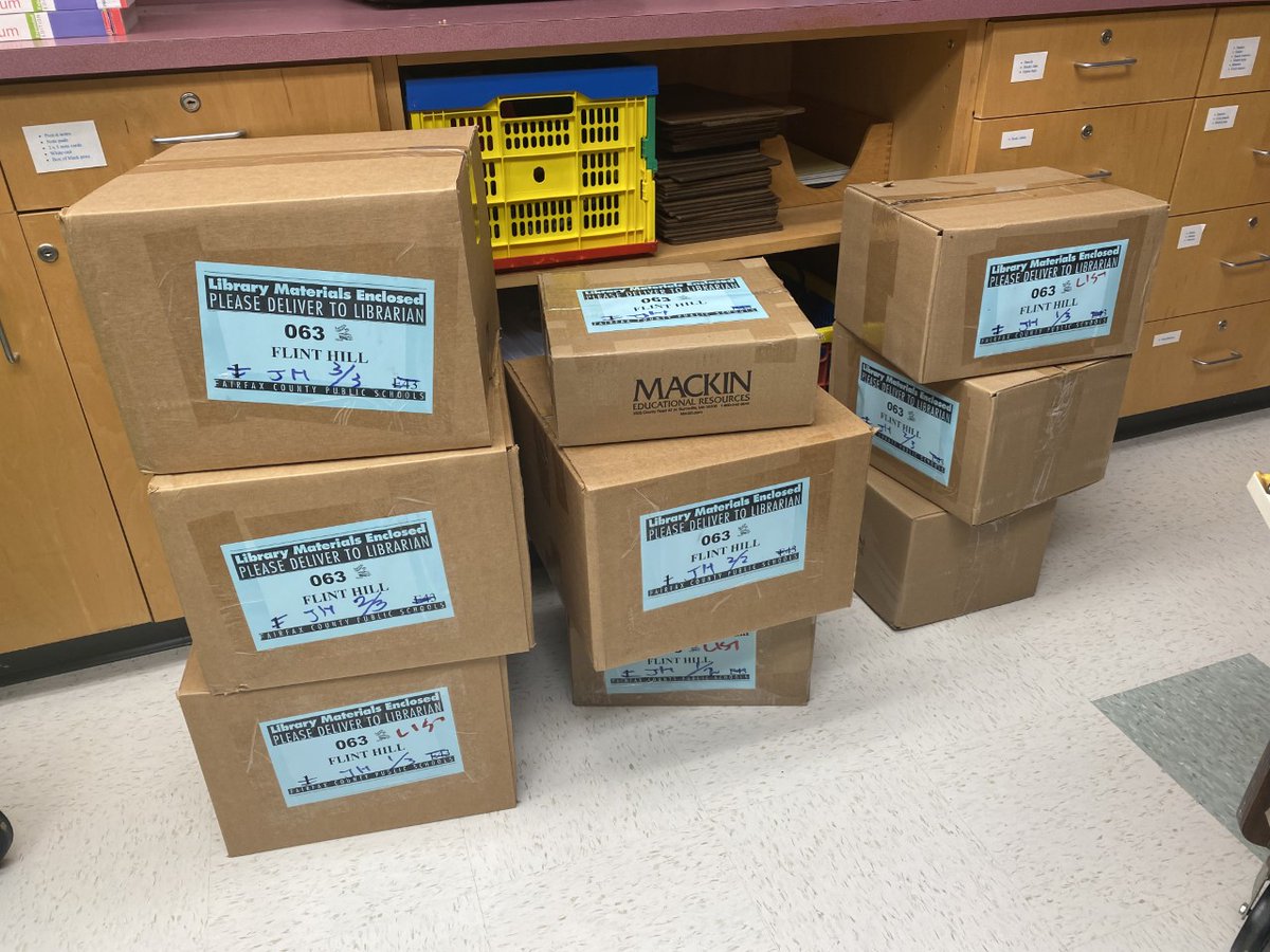 FHESLibrary's tweet photo. Got new books? Our library sure does! Can't wait to open them up and share them with everyone! #FHESfamily https://t.co/2hDhQxnvsU