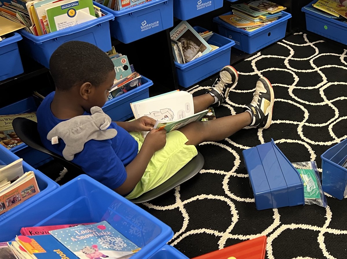 Maysville_Elem's tweet photo. Reading to our animal friends in first grade! #AmazingMaysville #Sucessatjcss https://t.co/sVUOY9FGOc