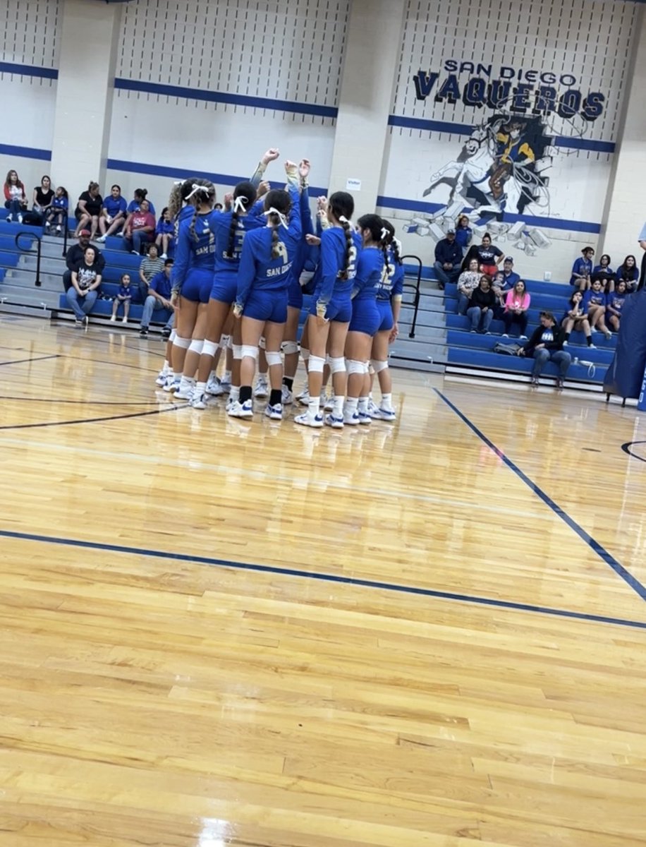 LadyVaqueroVB's tweet photo. Lady Vaqueros Varsity took the first home WIN of the season last night in 5 sets!
โข
JV/Freshman team fell short in the third set but played well!
#statscomingsoon #allin ๐ฅ๐ https://t.co/PG4WpLUsxI
