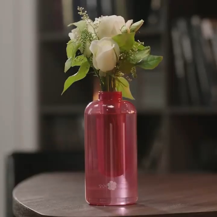 GiGadgets on Twitter: "Samsung has a flower vase that can put out a fire in seconds. Until now, Samsung Fire &amp; Marine Insurance has 100,000 Firevases to homes in South