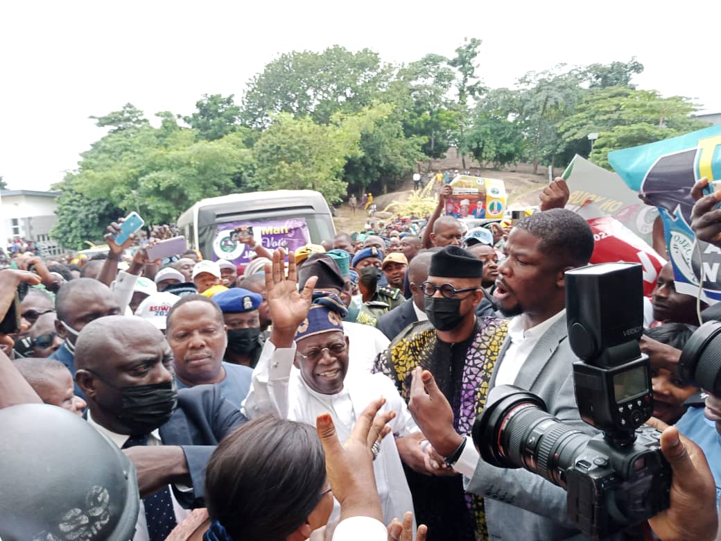 MobilePunch's tweet photo. PHOTOS: Crowd At Obasanjo's Residence As Tinubu Visits

Scores of supporters of the All Progressives Congress in Ogun State, on Wednesday, thronged the residence of former president, Olusegun Obasanjo, in Abeokuta as the  presidential candidate of the party, Bola Tinubu, visited. https://t.co/Qm2FwC2ZQQ
