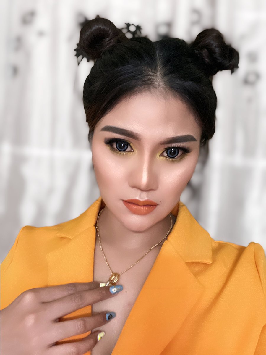 AbbyStudio90's tweet photo. yellow themed make up style🧡💛 #makeupartist #makeuplooks #makeuptutorial #makeupyellow #muapj #muakl #muaklangvalley #muaklang #makeupevent #makeuplover #makeupideas #makeupweddingmurah #muaselangor #makeupaddict #makeup https://t.co/XZUOh8GcW6