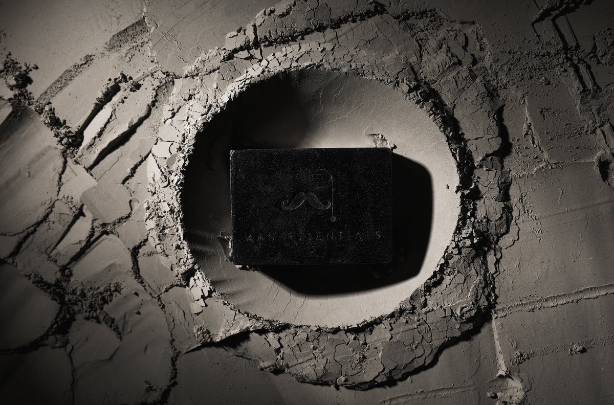 Made from activated charcoal and goat milk, these handmade bath bars is what you need when the temperature drops. give your skin a breather from the harsh chemicals. These soaps are packed in a recyclable tin box that you surely will fall in love with
#manessentials #handmadesoap