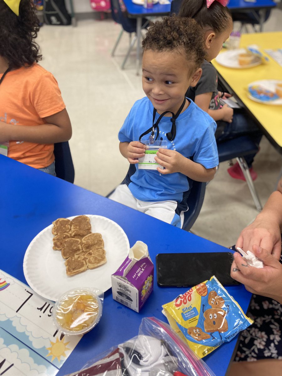 zenforever777's tweet photo. FIRST DAY OF PRE-K 🥲💙 https://t.co/moGj5imrwc