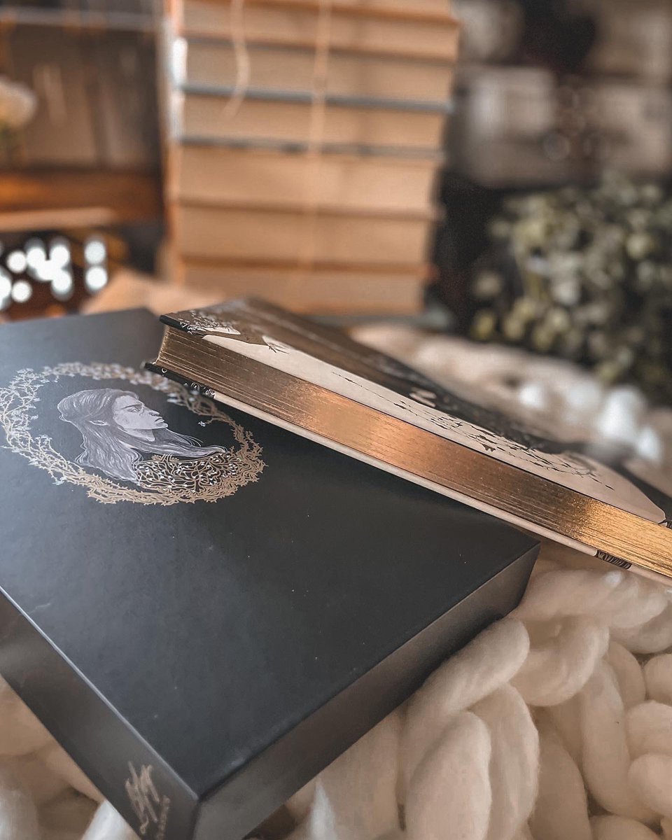 hplanderos's tweet photo. I’m a sucker for a pretty cover and classics  

#wutheringheights #booktwt #book  #classicbooks #classic #readingforpleasure https://t.co/lRCO35jMFu