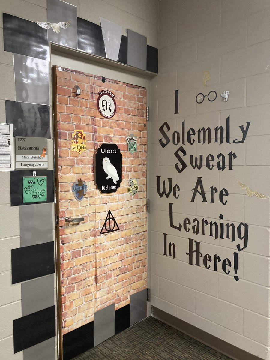 kellyrbutcher's tweet photo. The door to Hogwarts is waiting for students! Can’t wait to see you, Buffaloes! #iteachgc #1herd @GCHSTHAcademy @GCHSbuffs https://t.co/Nu5TT4D7NC