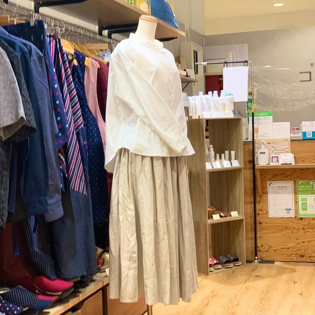 1_huis's tweet photo. コレパン 日吉東急アベニューさんが、
シャトルリネンロングスカートと、コードレーンワイドブラウスと、ライトウェザークロスワイドブラウスを紹介して下さってます♪

https://t.co/HATqP9dfHP https://t.co/ja52Xzr8sU