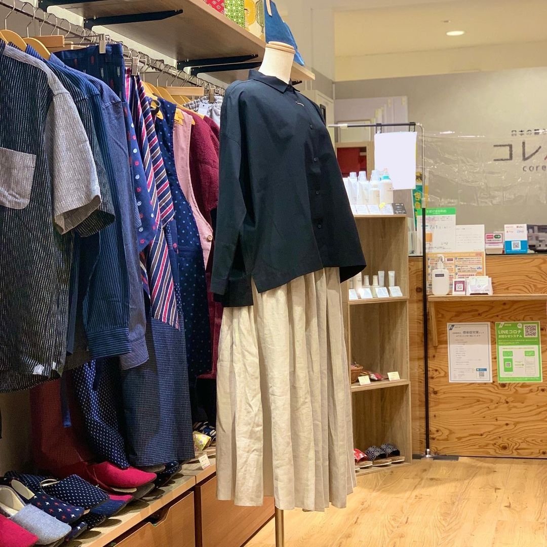 1_huis's tweet photo. コレパン 日吉東急アベニューさんが、
シャトルリネンロングスカートと、コードレーンワイドブラウスと、ライトウェザークロスワイドブラウスを紹介して下さってます♪

https://t.co/HATqP9dfHP https://t.co/ja52Xzr8sU