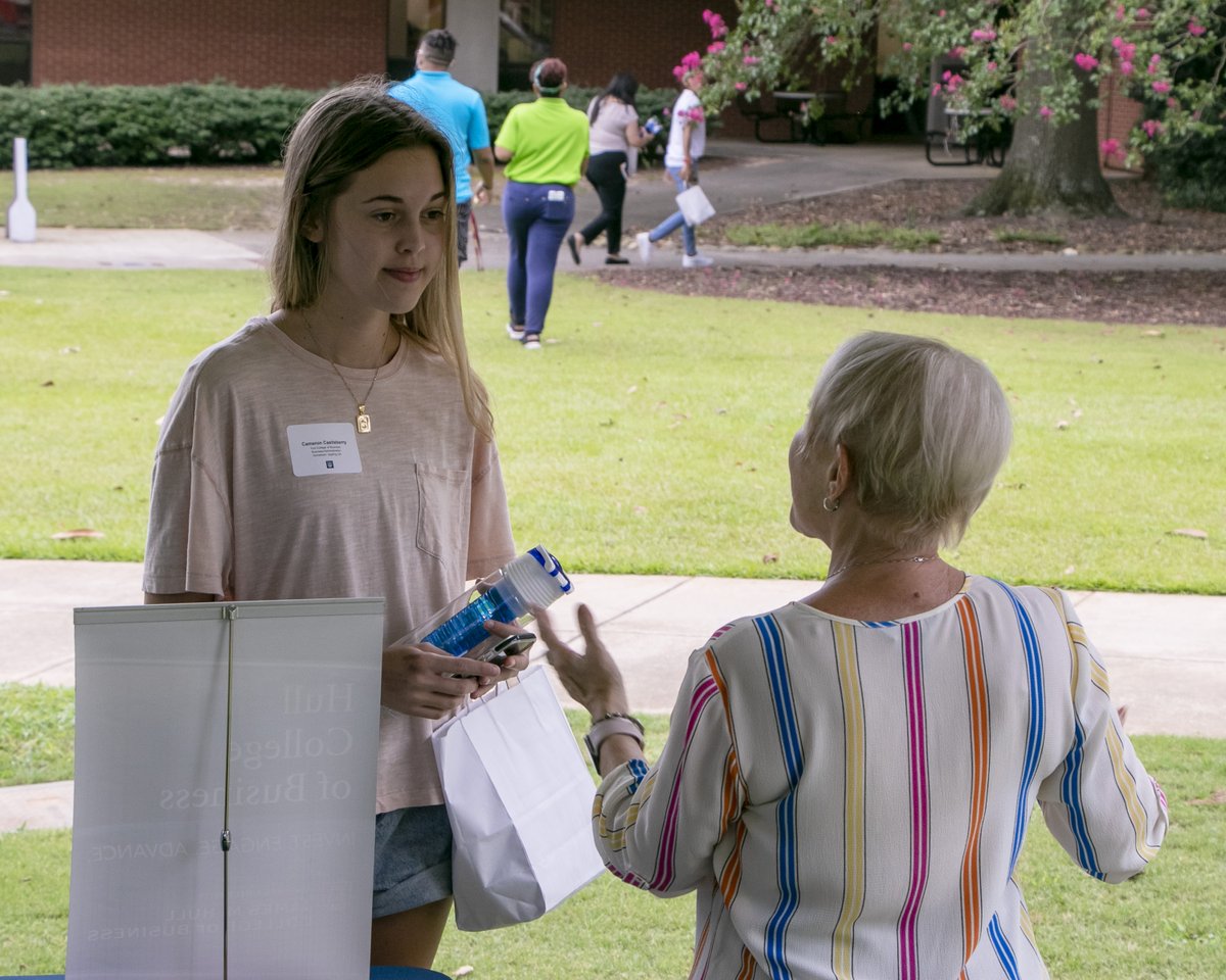 AUG_Hull's tweet photo. Faculty and staff from the Hull College of Business said hello to incoming students at Tuesday’s Freshman Convocation. Members of the Class of 2026 had breakfast and then grabbed some Hull swag under the tent on the Summerville Campus.
#BusinessForLife #AugustaUniversity https://t.co/YkvGXsvf9o