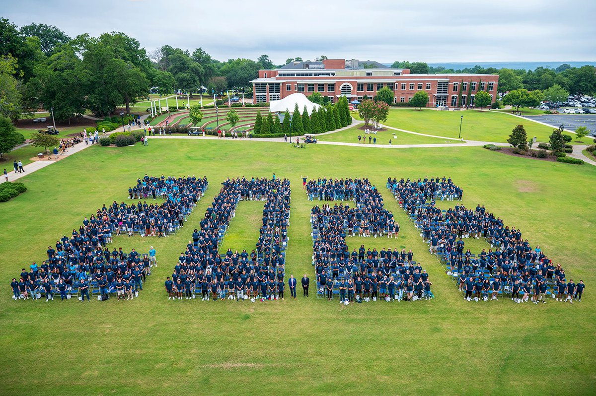AUG_Hull's tweet photo. Faculty and staff from the Hull College of Business said hello to incoming students at Tuesday’s Freshman Convocation. Members of the Class of 2026 had breakfast and then grabbed some Hull swag under the tent on the Summerville Campus.
#BusinessForLife #AugustaUniversity https://t.co/YkvGXsvf9o