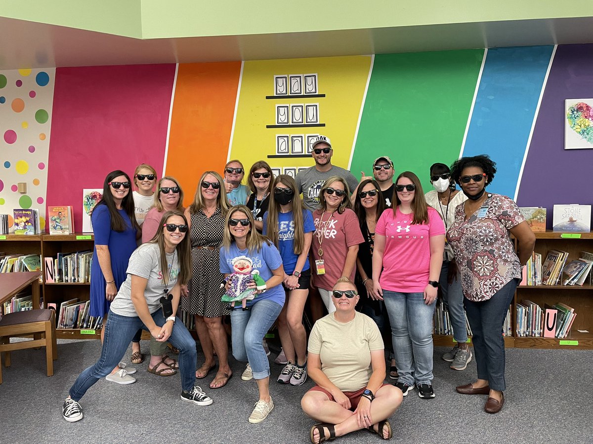 SLESPrincipal's tweet photo. Look at this bright group of leaders! https://t.co/DxuEleygJg