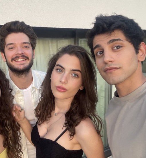 MuzikveTV's tweet photo. İki dizi birleşse sizce neler olur? Hayal gücünüzü kullanın bakalım. Alayım yorumları. 

#DuyBeni #Tozluyaka https://t.co/NXIApcFfnp