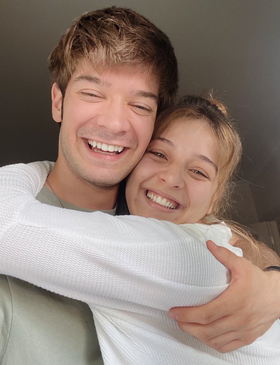 MuzikveTV's tweet photo. İki dizi birleşse sizce neler olur? Hayal gücünüzü kullanın bakalım. Alayım yorumları. 

#DuyBeni #Tozluyaka https://t.co/NXIApcFfnp