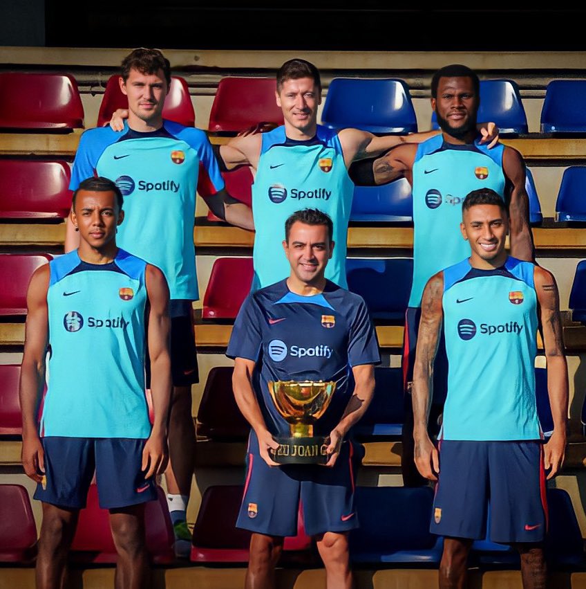 SaraFCBi's tweet photo. Bernardo Silva staying isn’t the end of the world. We’ve had a near perfect summer window, and if Frenkie stays and we sign a solid pair of fullbacks, that’s all that we really need for NOW. 

Everything can come later. https://t.co/GWHJUaNxdQ