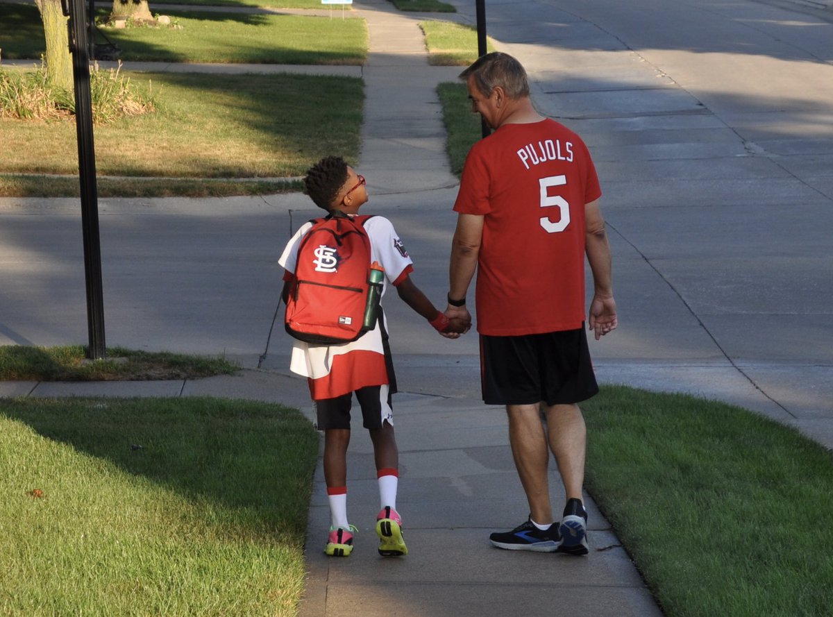 StevenGoetz2's tweet photo. Off to 5th grade we go!!!! #TheyGrowUpWayTooFast https://t.co/7eWSvI0muH