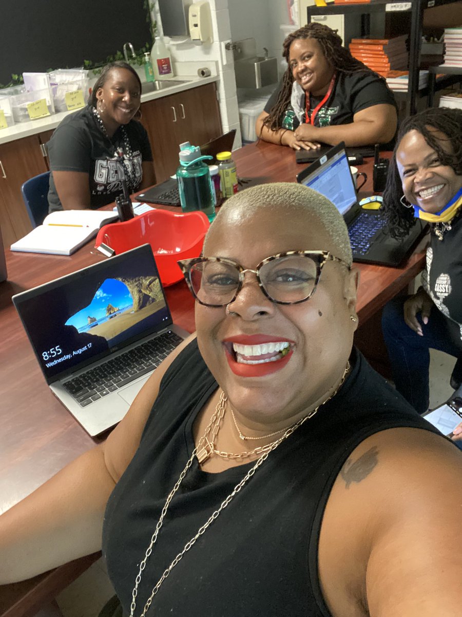 newportnotions's tweet photo. Even the ILT meetings @brookviewpanda are good times! I love collaborating with this team. @CorissaWorthy @BESPandaWallace https://t.co/GJyF4mOMlV