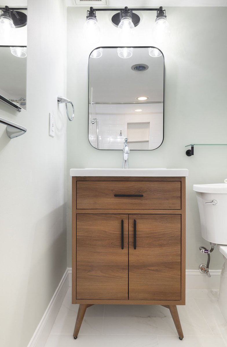 SolidRemodeling's tweet photo. Condo Bathroom Remodeling in Alexandria, VA

#bathroomfixtures #freestandingvanity #dc #marblelookingtiles #modernbathroom #paintedwall #porcelaintiles #primarybathroom #wallmirror #smallbathrooms #smallspaces #smallvanity #transitionalbathroom #whitebathroom #whitetile #Virginia https://t.co/ap80cjN8fb