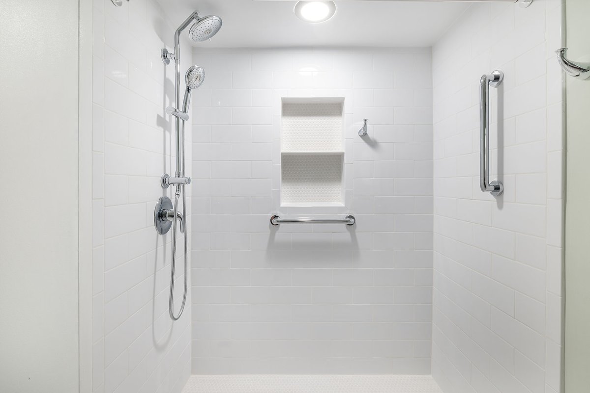 SolidRemodeling's tweet photo. Condo Bathroom Remodeling in Alexandria, VA

#bathroomfixtures #freestandingvanity #dc #marblelookingtiles #modernbathroom #paintedwall #porcelaintiles #primarybathroom #wallmirror #smallbathrooms #smallspaces #smallvanity #transitionalbathroom #whitebathroom #whitetile #Virginia https://t.co/ap80cjN8fb
