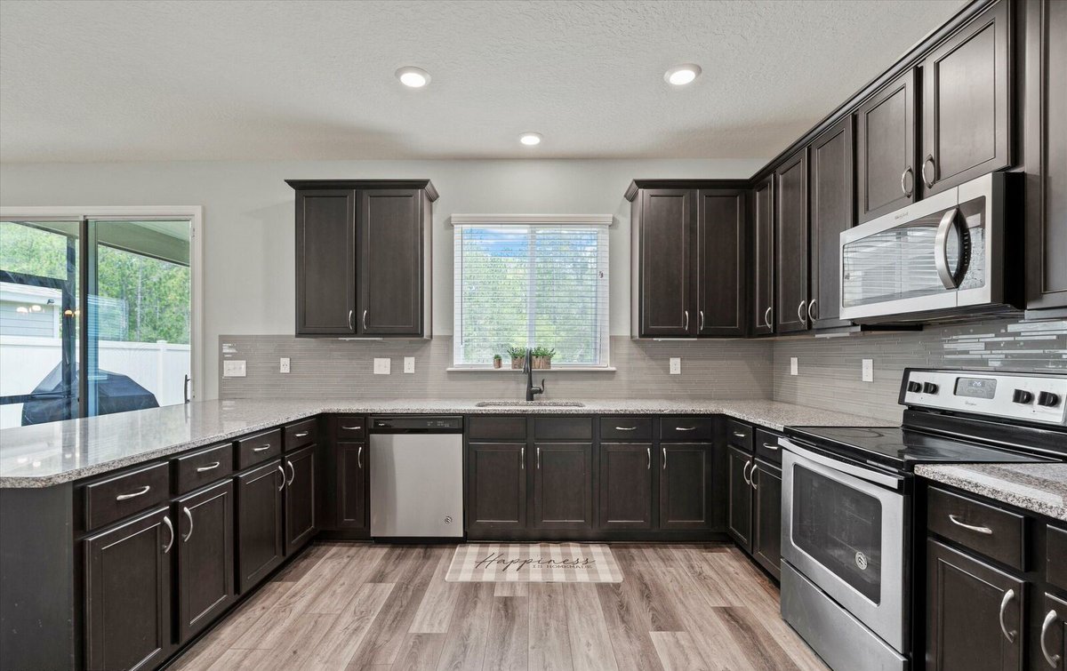 bebetterjax's tweet photo. Beautiful 2 Story Home with enclosed lanai.
🏠4 Bed • 2.5 Bath • 2,091 SqFt
Contact Tammie Gentry for your private showing.

More Info Here:
https://t.co/KG3gvKsEq0 https://t.co/PAJDanZ80Q