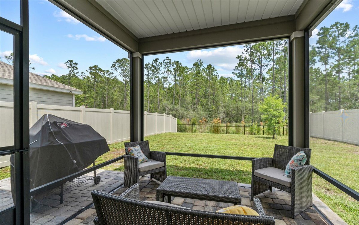 bebetterjax's tweet photo. Beautiful 2 Story Home with enclosed lanai.
🏠4 Bed • 2.5 Bath • 2,091 SqFt
Contact Tammie Gentry for your private showing.

More Info Here:
https://t.co/KG3gvKsEq0 https://t.co/PAJDanZ80Q