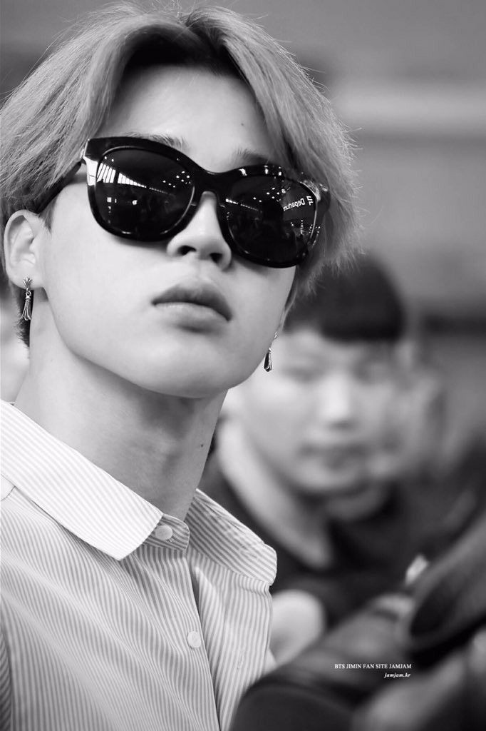 LalidEtigues's tweet photo. @spe_BTS_moment Quatre de plus, c'est cadeau, ça fait plaisir 8D https://t.co/z2KBW7uDmC