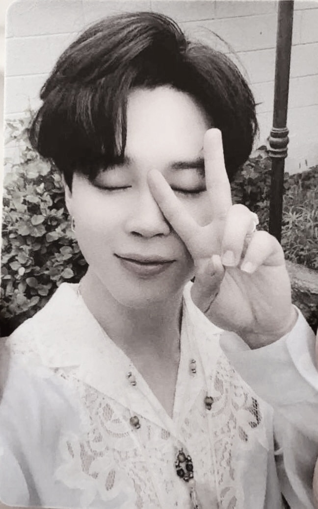 LalidEtigues's tweet photo. @spe_BTS_moment Quatre de plus, c'est cadeau, ça fait plaisir 8D https://t.co/z2KBW7uDmC