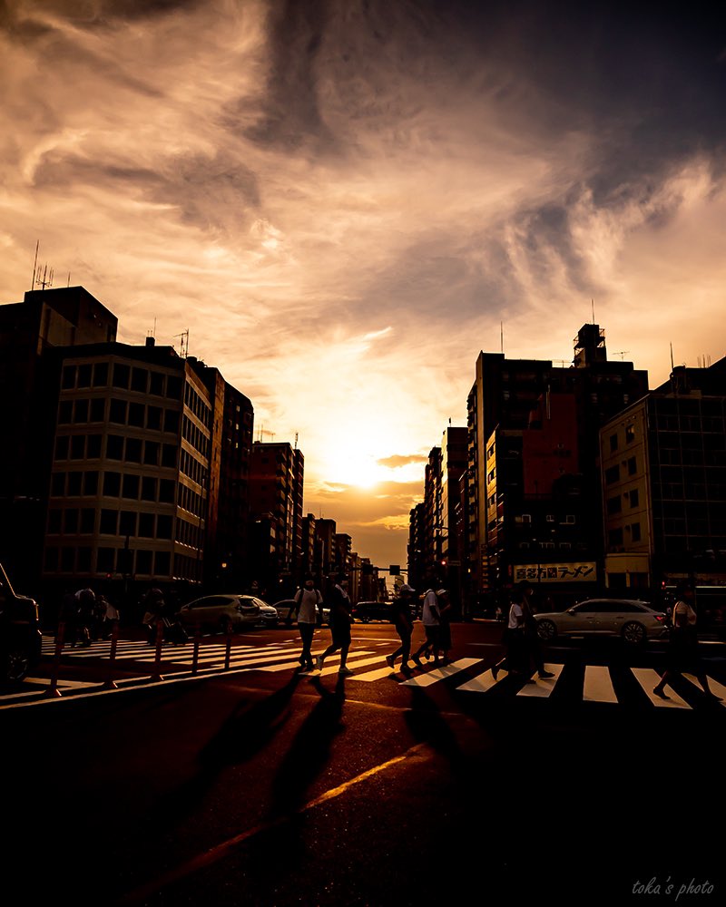 toka_s_photo's tweet photo. 『帰路』
#帰路 #夕刻 #夕焼け #写真 #写真家 #写真好きな人と繋がりたい #東京カメラ部 #sunset #art #omsystem #photo #photograph #photographer #photography #rokyo #asakusa #1x_japan #tokyotokyo #instagram #instagramjapan https://t.co/NctOHkjGCn