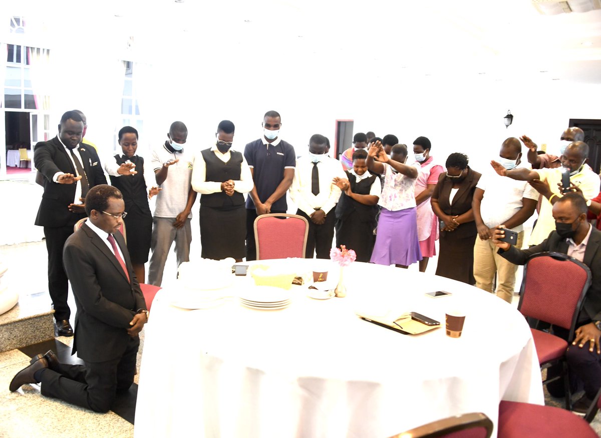 KennethOmona's tweet photo. What an awesome day it was yesterday. My fellow staff ⁦@StateHouseUg⁩ , surprised me with a Birthday treat &amp; we prayed together.I thank the Household and all staff for the great love, we are a great team . Thanks my daugter Tabitha for the surprise you lead at home for me. https://t.co/05NW1lTbjX