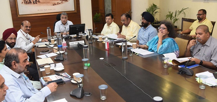 JagbaniOnline's tweet photo. ਨਵੇਂ ਰੇਲ ਲਿੰਕ ਦੀ ਉਸਾਰੀ, ਬ੍ਰਿਜ ਤੇ ਲਾਈਨਾਂ ਦੇ ਬਿਜਲੀਕਰਨ ਦੇ ਕੰਮ ਤੈਅ ਸਮੇਂ 'ਚ ਮੁਕੰਮਲ ਕੀਤੇ ਜਾਣ : ਜੰਜੂਆ
https://t.co/E8yTwhCxwt
#RailLinks #Railway #OverBridges #UnderBridges #ElectrificationofLines https://t.co/ECBo2AmDPz