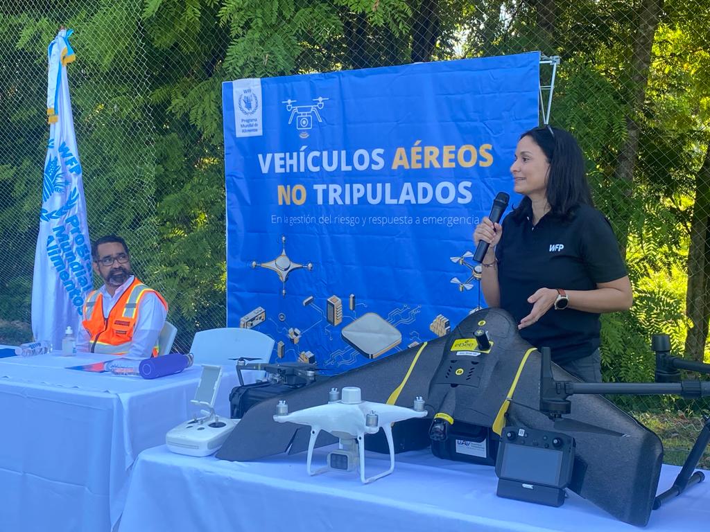 GabrielaAlv_WFP's tweet photo. Esta mañana junto a @JuanSalasRD director ejecutivo de la @DefensaCivilRD dando inicio al Taller de #Drones en la gestión y respuesta emergencia.
#WFPDrones
@WFP_es
@JosePaliza
@maprerd https://t.co/wcWC94il77
