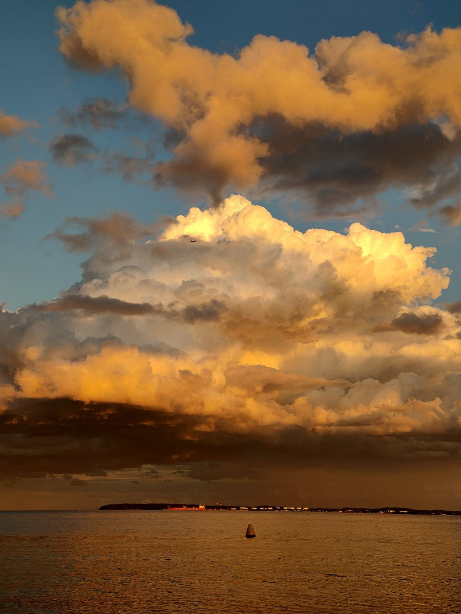 My attempt at capturing the vastness of clouds &amp; an "enormous" plane in its presence ✈🌥

Plane Spotting - Ocean of Clouds is my Genesis NFT on Opensea 

This picture signifies Perspective. Even the biggest problems are small if we have a positive perspective ❤️

More details 👇