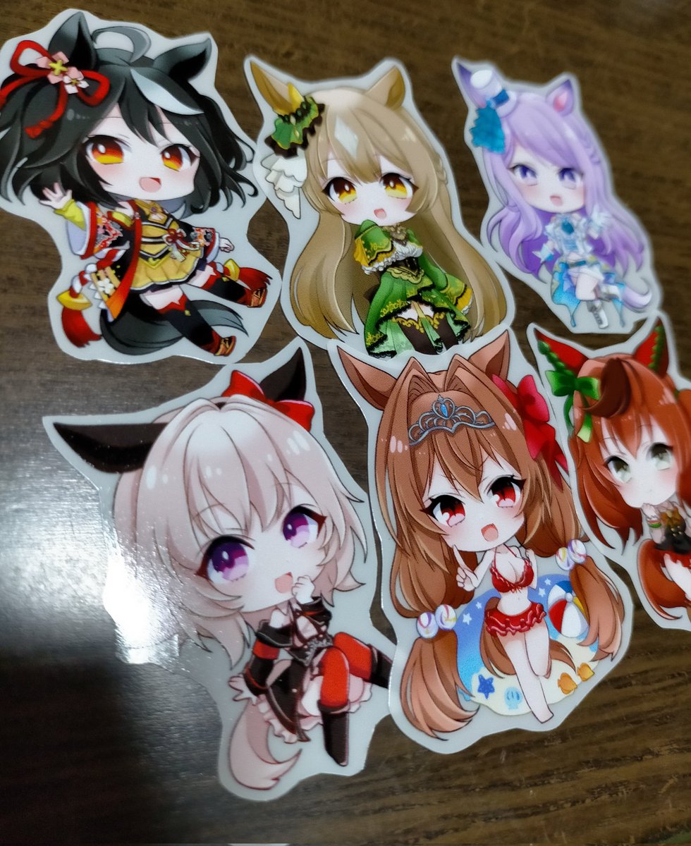 大きめサイズのシールと、約5cmくらいの小さめサイズのシールです。

クリア素材のシールです。
小6枚1セットで¥100
大1枚¥100で出します。

#ADVオリジン 