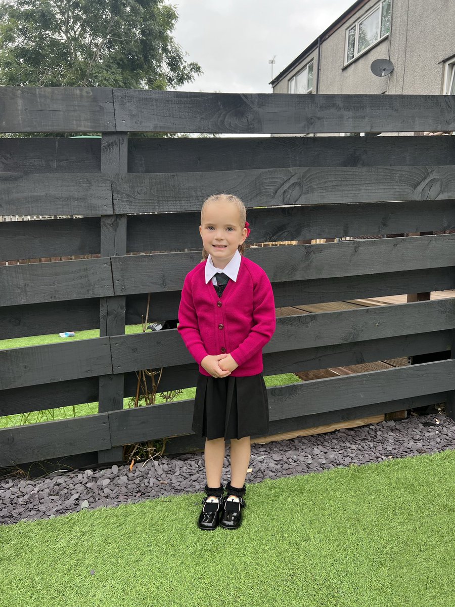 emcbain12's tweet photo. Ella had a great first day at school @KildrumC https://t.co/UD9vvkJ50N
