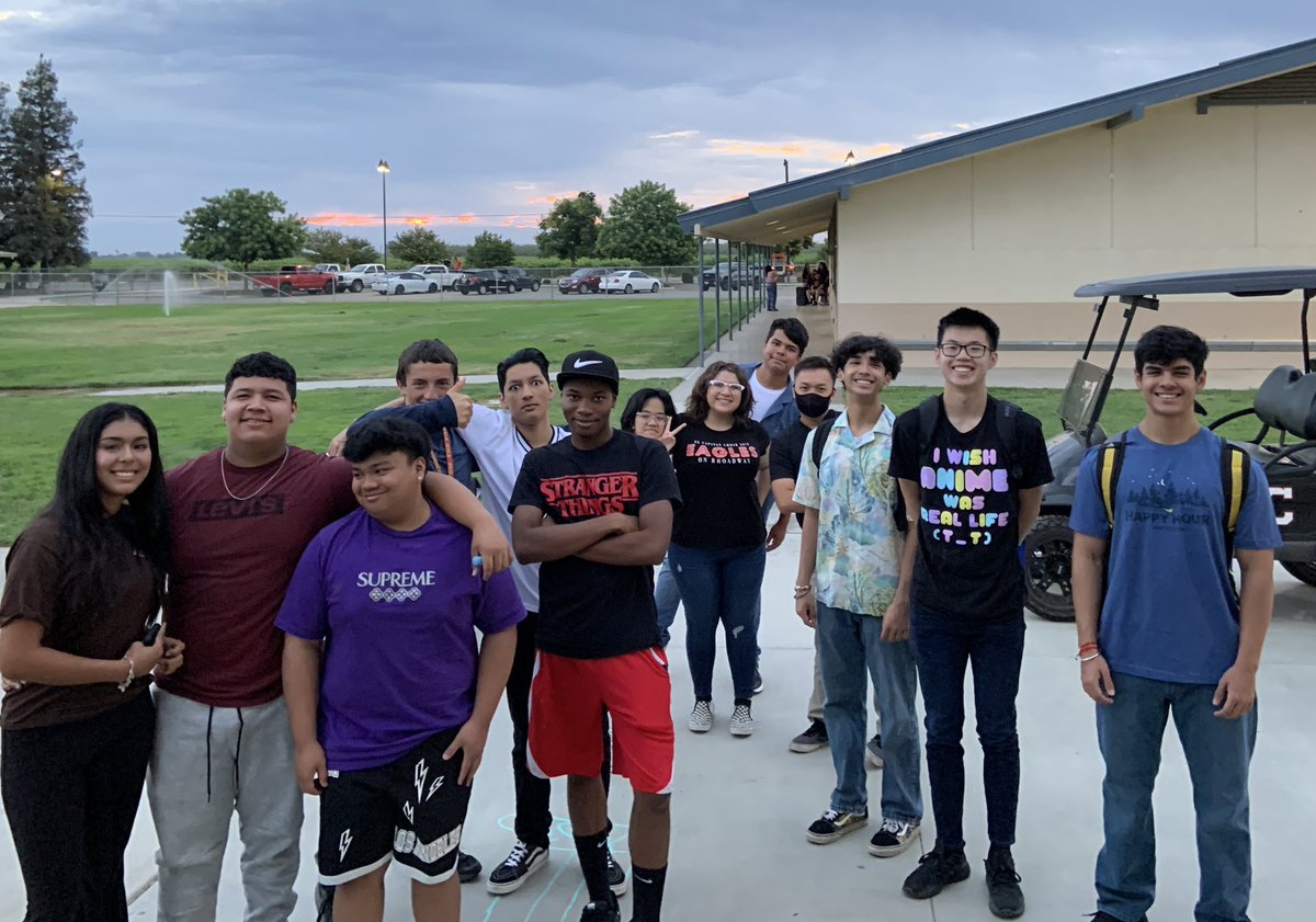 holtermanndave's tweet photo. CHS Senior Sunrise this morning. 🌤 A dawn of a promising new year @centralhs_ for everyone here at Central High!  Especially our seniors! Last year a 96% graduation rate! @CentralUSD https://t.co/harwRbfffJ