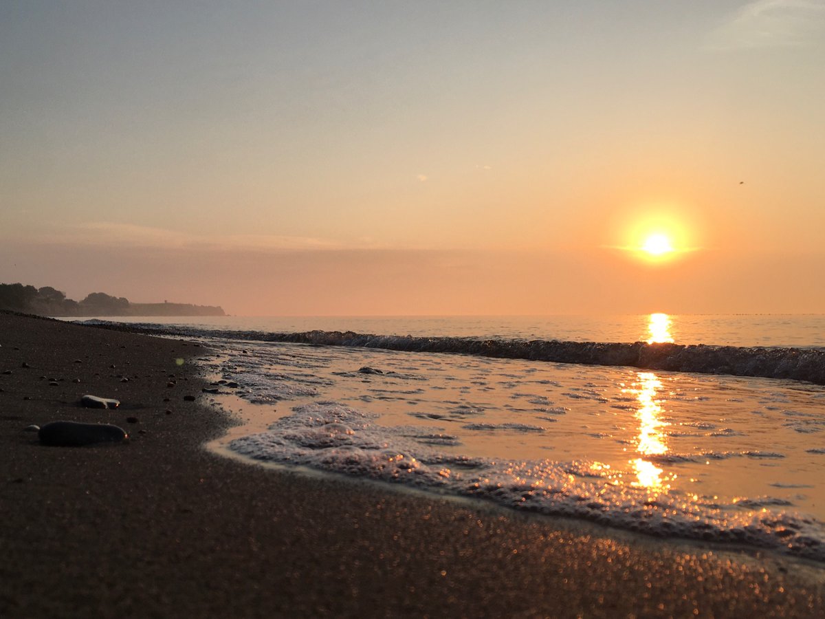 laurailindsey's tweet photo. What a view to wake up to π€©π #vanventures #mΓΈn π©π° #campervan https://t.co/lJ4XyeYLiR