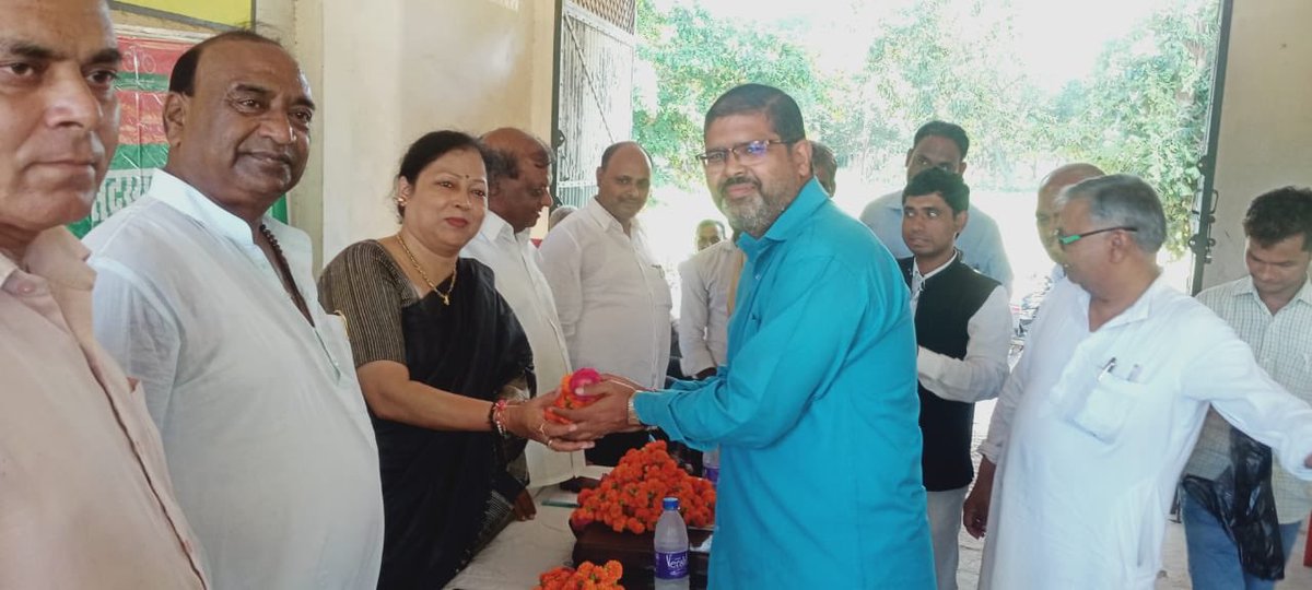 renudineshverma's tweet photo. अशर्फी लाल यादव जनता मान्टेसरी स्कूल बदोसराय, बाराबंकी में यादवेन्द्र सिंह यादव जी द्वारा आयोजित, समाजवादी पार्टी सदस्यता अभियान में पूर्व मंत्री, जनपद प्रभारी श्री आर.के. चौधरी जी के साथ सम्मिलित हुई व सैकड़ों लोगों को समाजवादी पार्टी की सदस्यता दिलवाई।
#समाजवादी_सदस्यता_अभियान https://t.co/CozXRRexuq