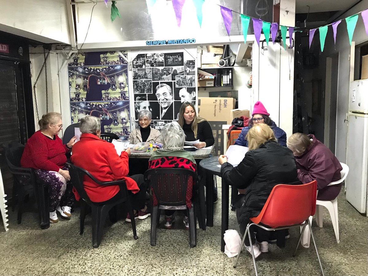 Airescomuna15's tweet photo. Ayer nos encontramos en el nuevo taller de memoria. 
Te esperamos los martes de 15 a 16 hs  para ejercitar tu memoria 📝
Te esperamos!

#ubcompañeronestorkirchner
#comuna15 #lapaternal #tallerdememoria https://t.co/OgLX4RDYvA