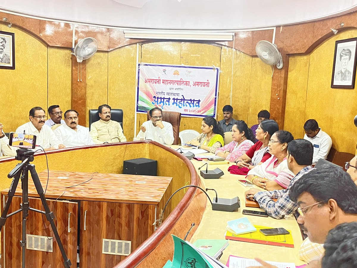 DoctorAnilBonde's tweet image. म.न.पा अमरावती येथे विविध विषयांवर बैठक आयोजित करण्यात आली होती.त्या मध्ये अतिक्रमन,स्वच्छता,आरोग्य सेवा,शिक्षण सेवा,व अन्य विषयांवर चर्चा करून लवकरात लवकर समस्या सोडवावे असे त्यांना सांगितले.या वेळी उपायुक्त श्रीमती.बोरेकर,भाजपा शराध्यक्ष किरण पतुरकर,तुषार भारतीय,चेतन गावंडे,