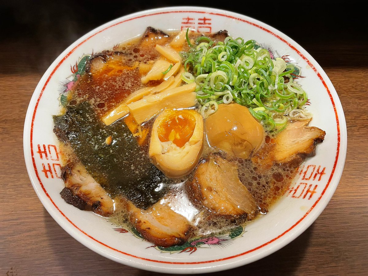antonmaeda's tweet photo. 今夜のわしほ麺🍜
「あっさり鷄ガラ中華そば」
ホンマ最高に美味しい✨
限定の冷やしを我慢してまでこの一杯😋
スープが好き過ぎる😍
チャーシュー絶品過ぎる🤩
店内に流れるHR/HM心地よ過ぎる🎸
何しか過ぎるわしほー🦅✨
#中華そば #花京天六店 #大将はメタル
#CD恐縮です感謝🙇♂️#AXBITES #AREDREDS https://t.co/z3VMLOhjIp
