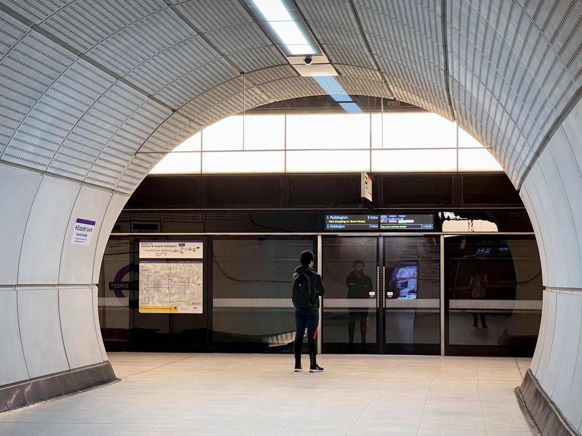 New blog post - The Gallery - Elizabeth line #iPhonePhotography #ElizabethLine #photoessay myphotoyear.com/the-gallery-el…
