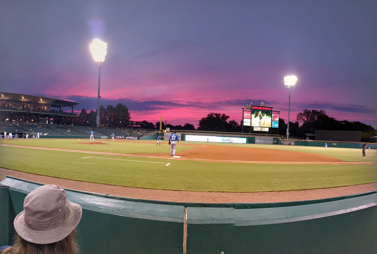 Biscuitsfan1's tweet photo. Another beautiful sunset from the best seat in the world. https://t.co/KpvGoLi8Zb