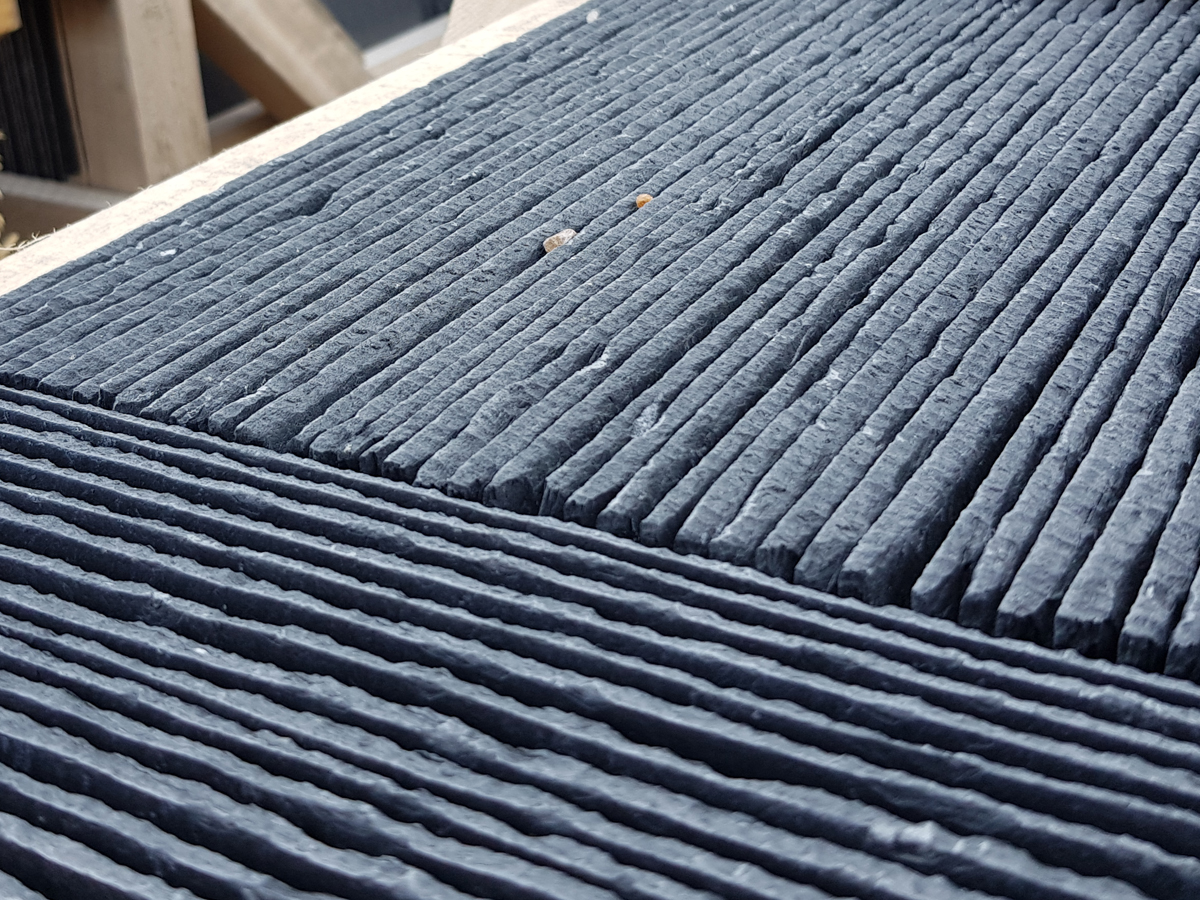 material_alcupi's tweet photo. #PIZARRA // Tejas de pizarra natural para #tejados. Todo el material para reparar o construir un #tejado de pizarra. Venta online: https://t.co/zk9Xwx40HO con 📦 envío a toda España. 
¿Te ayudamos con el pedido? 📞 988320844
#micasa #construir #porche #rastreles https://t.co/aJeXRc69rA