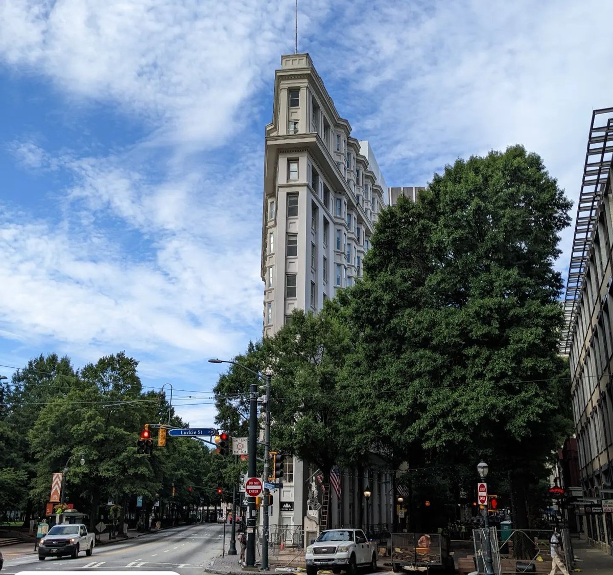 sovereignbuilt's tweet photo. Atlanta's Flatiron Building. 🏬
Completed 5 years before it's more famous cousin in NYC and is the city's second and oldest standing skyscraper.
#ConstructionViews #flatironbuilding #atldtn #atlanta #architecture #CREATL #historicbuildings #historicpreservation https://t.co/vi83r4Ytrt