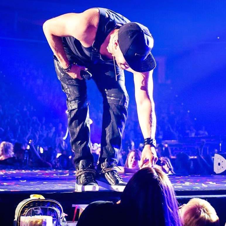 BebeJesus's tweet photo. Happy Birthday @DonnieWahlberg Love you. #HappyBirthdayDonnie 💜🎉 https://t.co/hbiL2plqbP