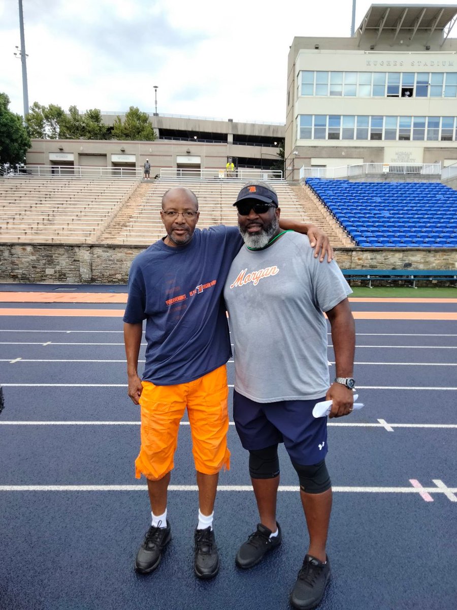 MorganStBears's tweet photo. 🐻🏈You know the season is just around the corner when you get a visit from Mr. Craig Williams - aka. 🗣Let Me At 'Em!!🥊 One of the best fans in all of Baltimore👏
#Baltimore 
#GoBears🔷🔶 https://t.co/P3HuiZ5axd
