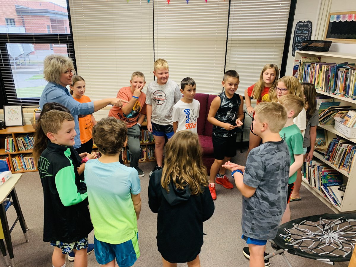 techytamara's tweet image. 4th Graders warming up their mathematical minds! Thanks for allowing me to join in, @keri_maurer! @InmanSchools #TeutonPride #MaximizingResources