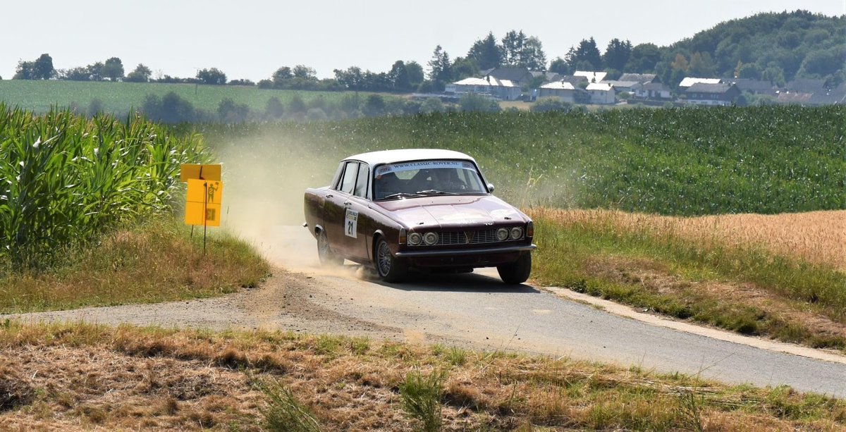 ClassicRover's tweet photo. Rover's in de rallysport! https://t.co/mjUvPCR9xJ https://t.co/Ixkjl6EqdF