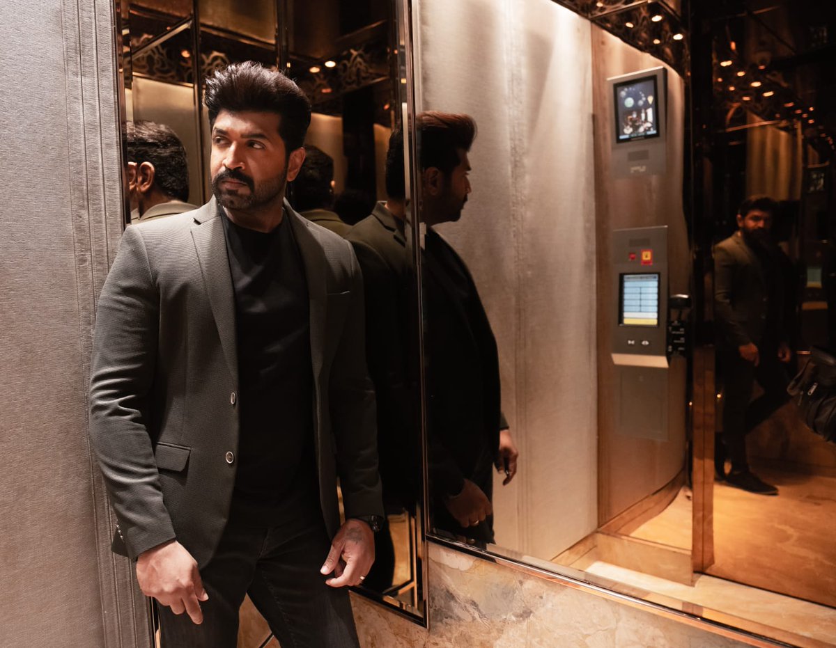 KrishmuraliD's tweet photo. Our #StylishKing @arunvijayno1 Anna's new photoshoot clicked during #Tamilrockerz 🕸️ promotions 😍😍😍
#ArunVijay #AV #AVfans
@teamaimpr @sathishoffl @karthikakphoto @Yegneshhari @arunvijaynetwo1 @CtcMediaboy @allindiaavfc
@CUDDALOREAVFANS @aaamallovely PC: @ShotbyAshokMak 🤩 https://t.co/Ay3l5WZHgx