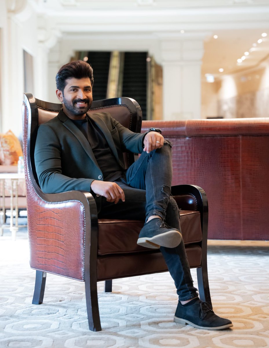 KrishmuraliD's tweet photo. Our #StylishKing @arunvijayno1 Anna's new photoshoot clicked during #Tamilrockerz 🕸️ promotions 😍😍😍
#ArunVijay #AV #AVfans
@teamaimpr @sathishoffl @karthikakphoto @Yegneshhari @arunvijaynetwo1 @CtcMediaboy @allindiaavfc
@CUDDALOREAVFANS @aaamallovely PC: @ShotbyAshokMak 🤩 https://t.co/Ay3l5WZHgx