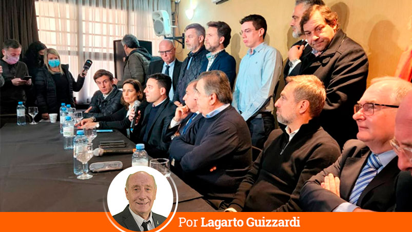 ElDoce's tweet photo. [OPINIÓN] Por Lagarto Guizzardi | 

Políticos caranchos 

Con las desgracias no se hace política, es muy miserable. Colgarse para lograr 15 minutos de televisión, un titular, una carita, eso es carancheo. 

La reflexión en @LagartoShowOk >> https://t.co/It3SWZYjtK https://t.co/62pDRoAjNI